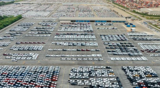 UE chce ograniczyć import aut z Chin. Renault popiera nowe porozumienie