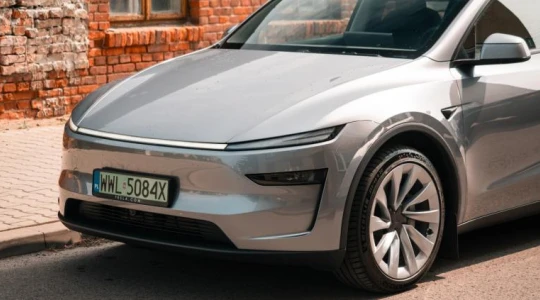 Tesla zużywa opony w zastraszającym tempie. Nowe dane są bezlitosne