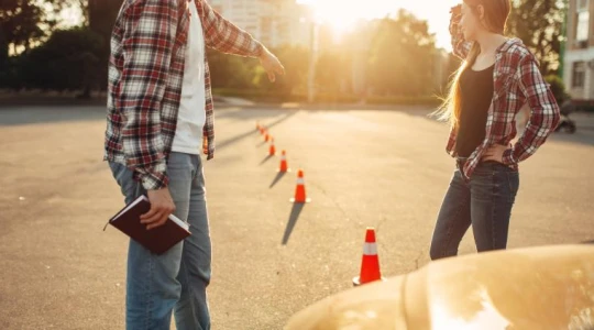 Koniec z ruszaniem na półsprzęgle. Przełomowy wyrok sądu w sprawie techniki jazdy