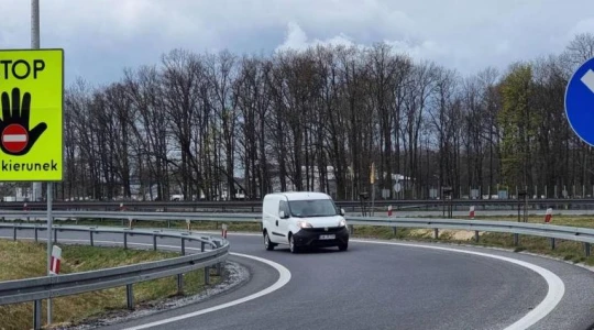 Rewolucja na polskich drogach już od 19 lutego! Sprawdź znaczenie nowych znaków drogowych