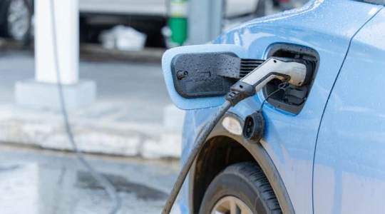 Xpeng zbuduje w Europie ładowarki 1000 kW. Wykorzysta magazyny energii, by nie przeciążać sieci